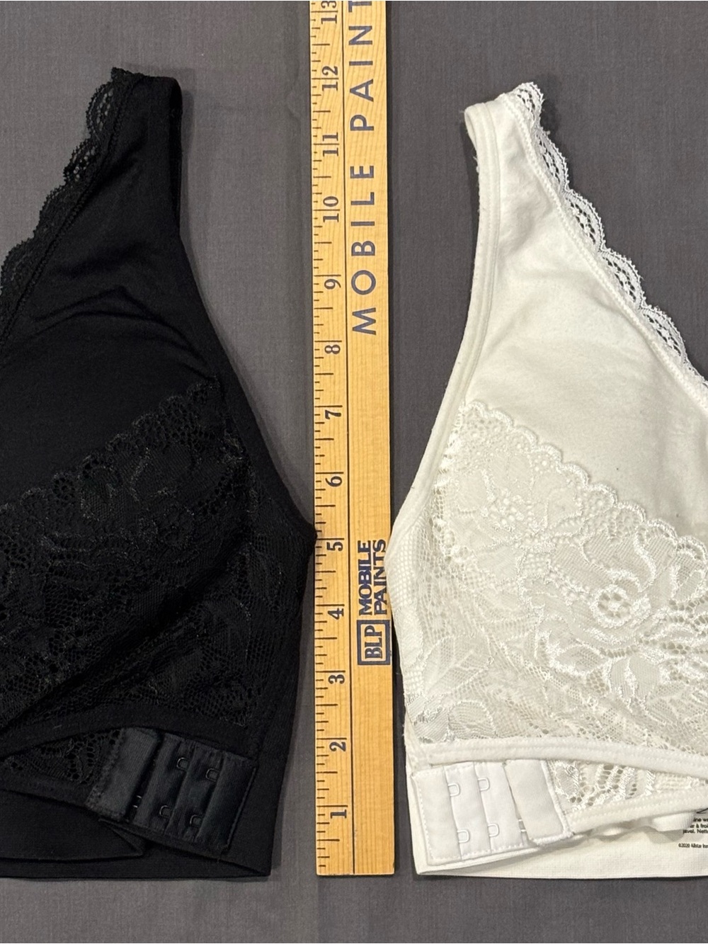 CaraMia Wireless Lift Bra Lot of 2 Black White Medium Lace CrissCross Side Hook - Picture 13 of 13